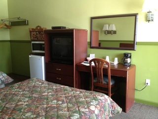 Pinconning Trail Inn Motel,Essexville>>Auburn,2.5 star