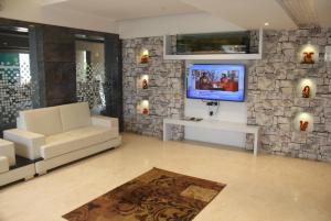 Hotel Saiprasad Executive, Solapur,India>>Solapur,2 star