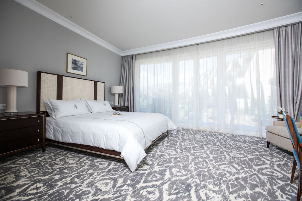 royal blue hotel