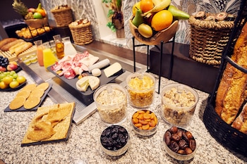 plaza tour eiffel hotel