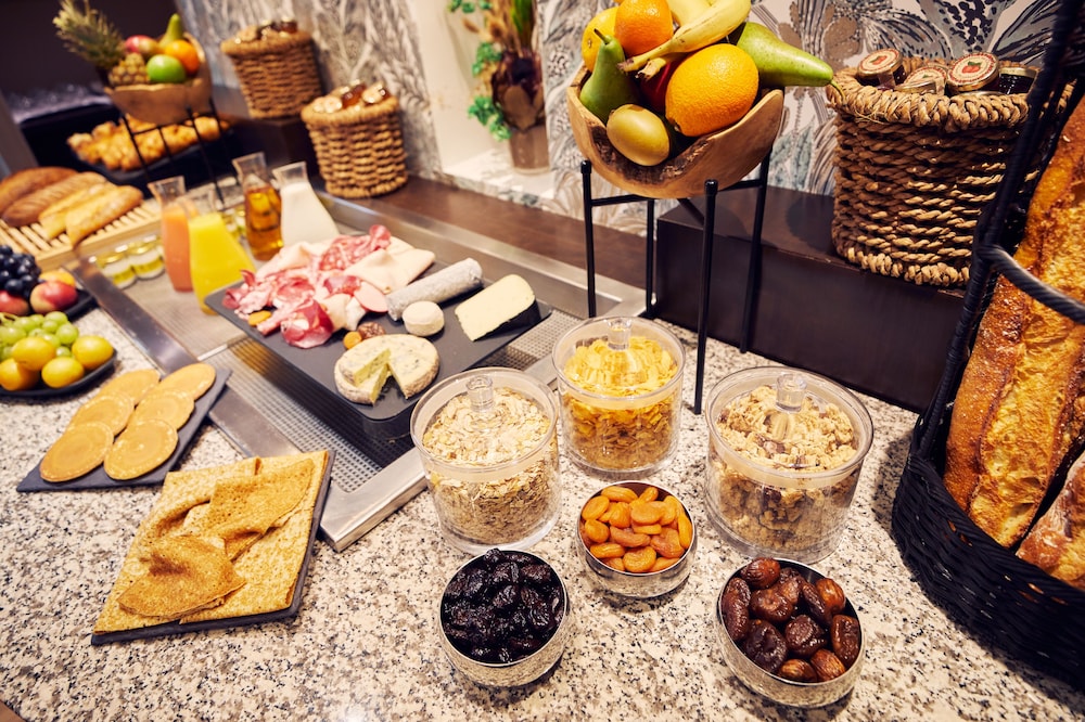 plaza tour eiffel hotel