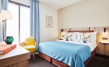 plaza tour eiffel hotel