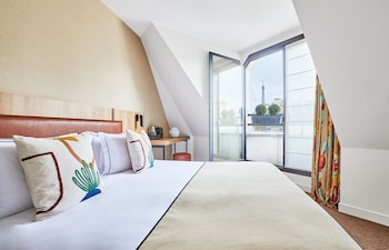 plaza tour eiffel hotel