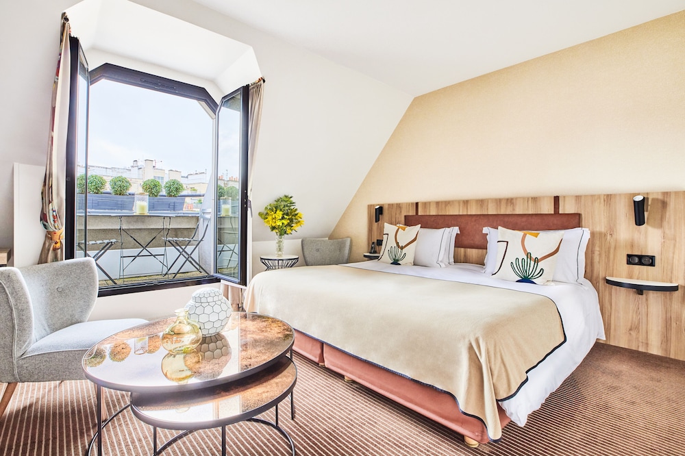 plaza tour eiffel hotel