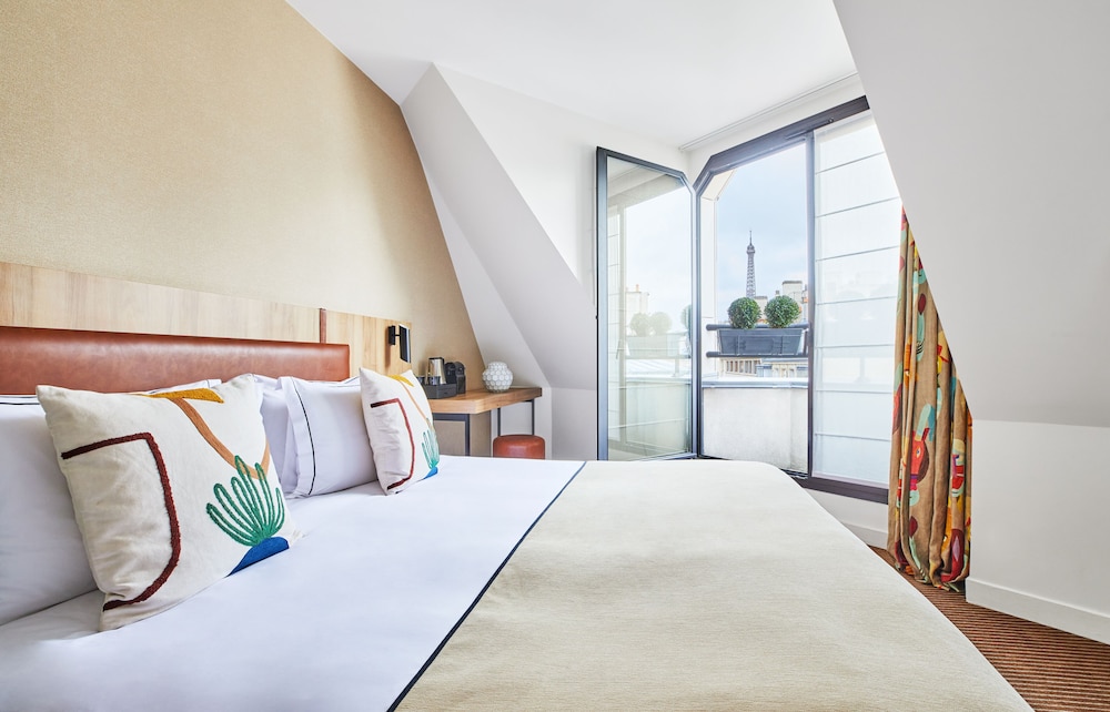 plaza tour eiffel hotel