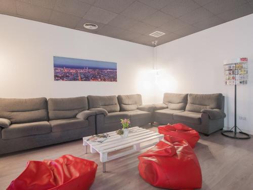 no limit hostel central