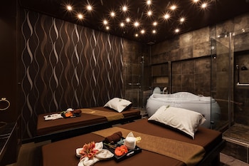 grand 5 hotel and plaza sukhumvit bangkok