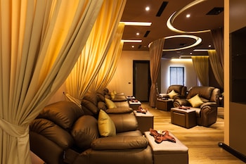grand 5 hotel and plaza sukhumvit bangkok