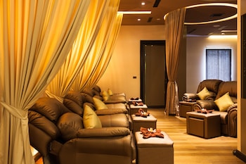 grand 5 hotel and plaza sukhumvit bangkok