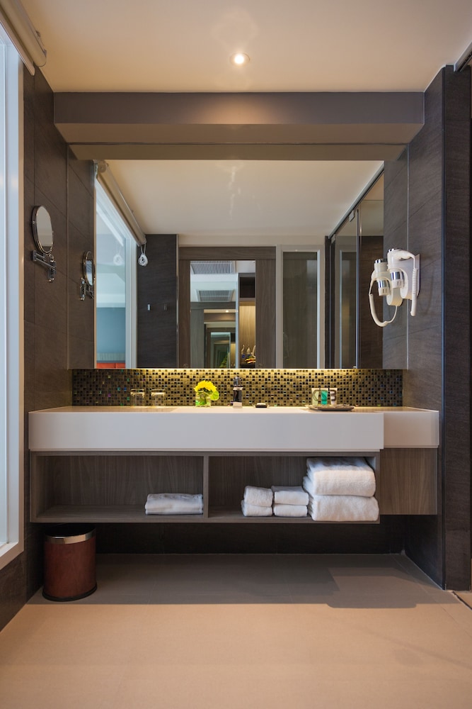 grand 5 hotel and plaza sukhumvit bangkok
