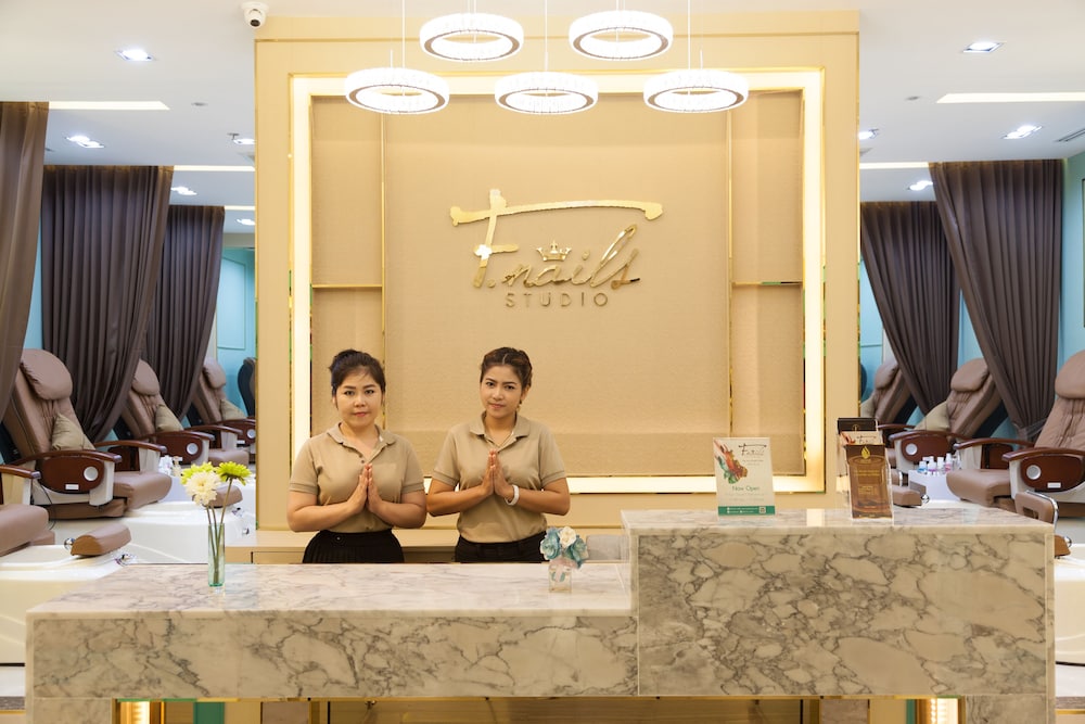 grand 5 hotel and plaza sukhumvit bangkok