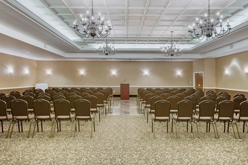 comfort suites bethlehem near lehigh university and lvi airport