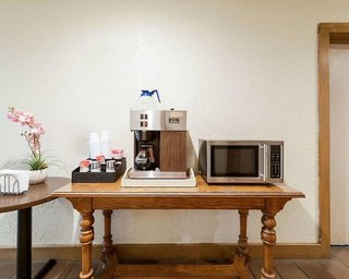 Rodeway Inn,Oak Hill>>Jasper,2 star