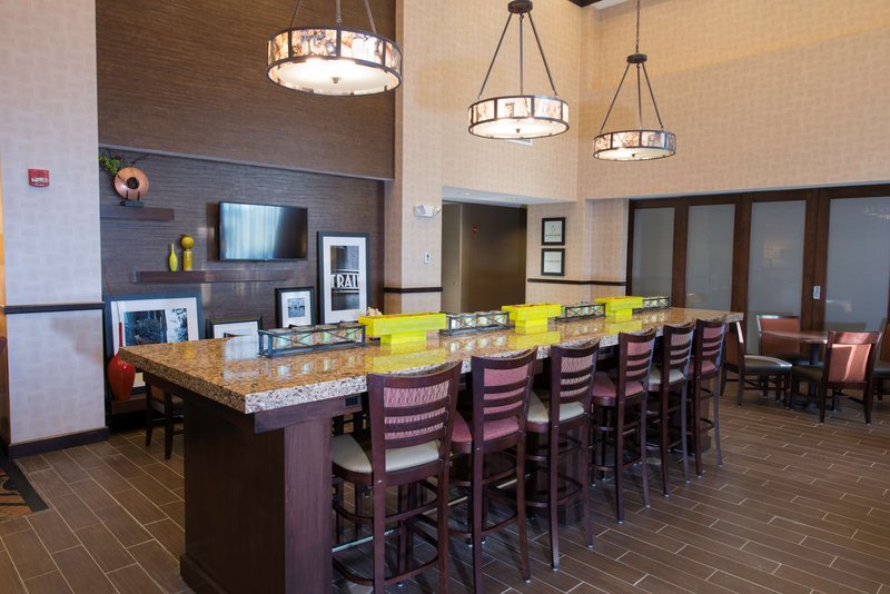 hampton inn and suites bismarck northwest