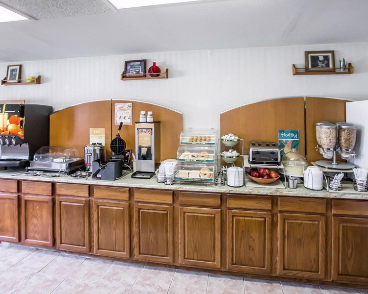 quality inn and suites woodstock near lake geneva