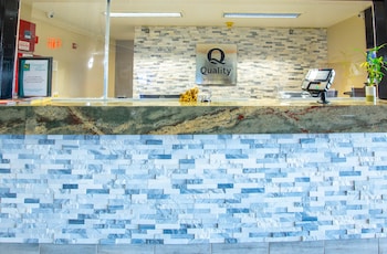 quality inn and suites woodstock near lake geneva
