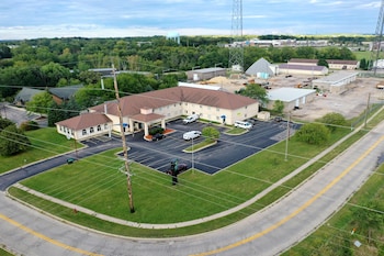 quality inn and suites woodstock near lake geneva