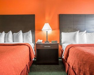 quality inn morton at i 74