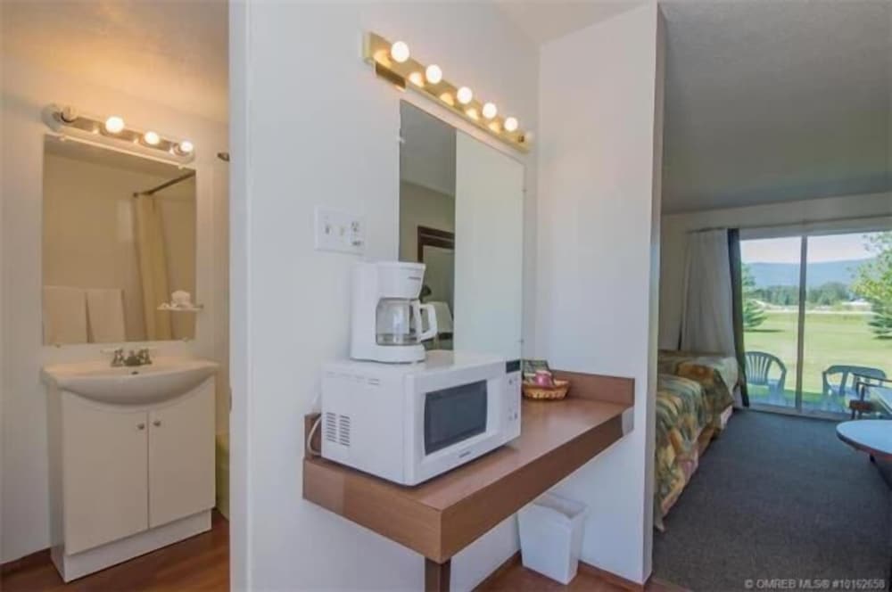 monashee motel