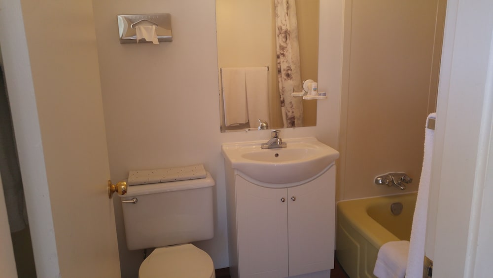 monashee motel