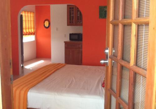 Bamboleo Inn Belize,,3 star