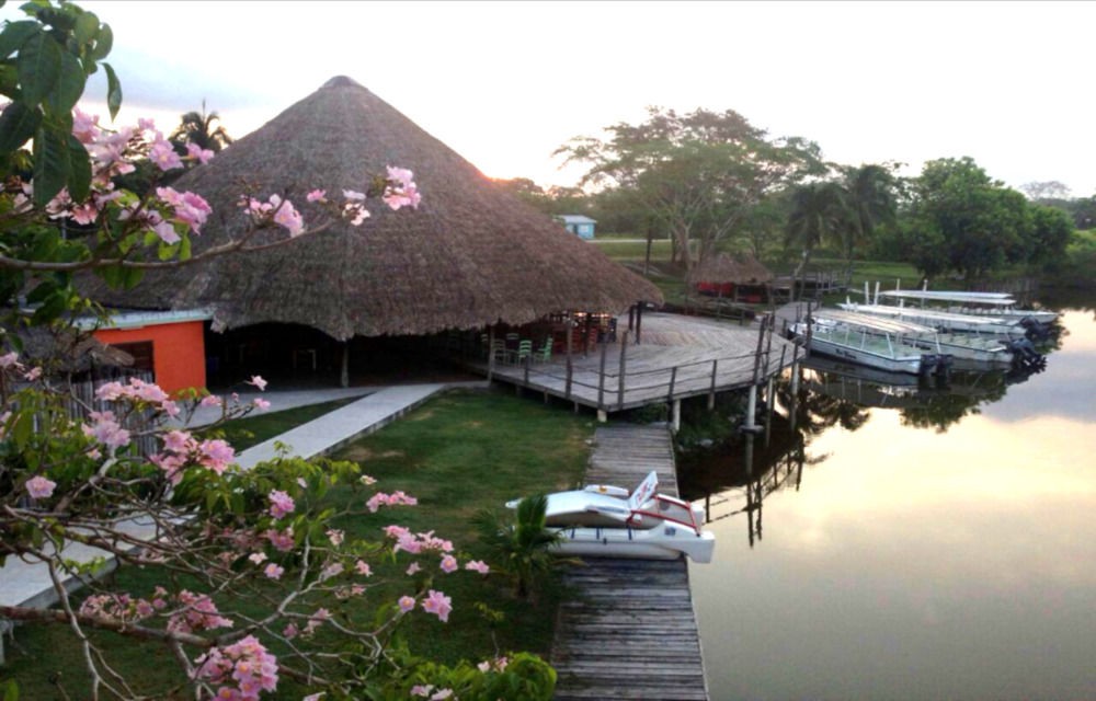 lamanai landings hotel and marina