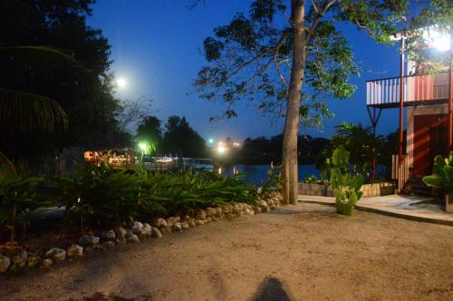 lamanai landings hotel and marina