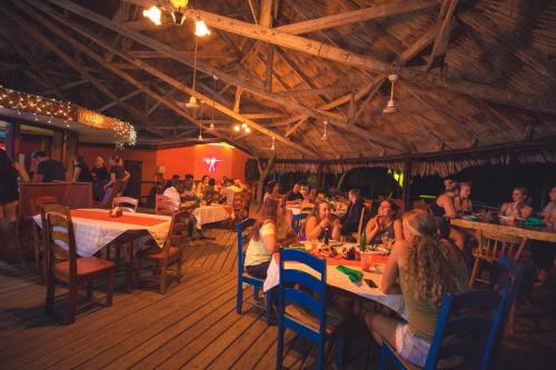 lamanai landings hotel and marina