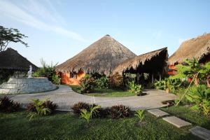 lamanai landings hotel and marina