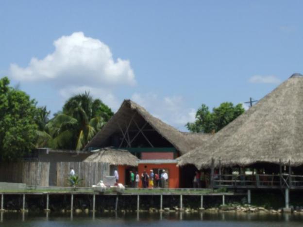 lamanai landings hotel and marina