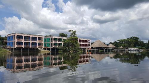 lamanai landings hotel and marina