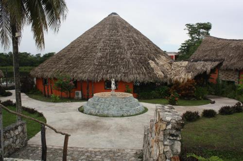 lamanai landings hotel and marina