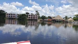 lamanai landings hotel and marina