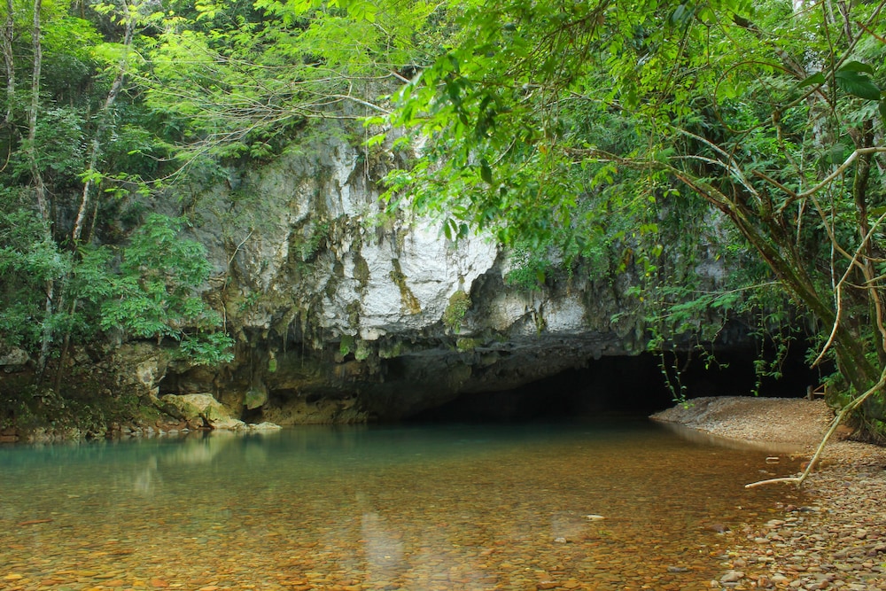 lamanai landings hotel and marina
