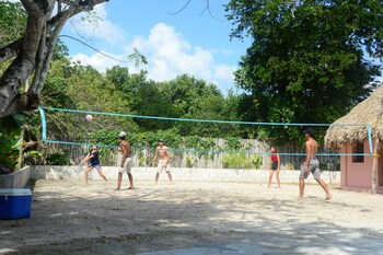 lamanai landings hotel and marina