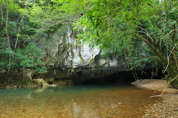 lamanai landings hotel and marina