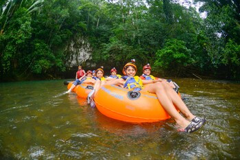 lamanai landings hotel and marina