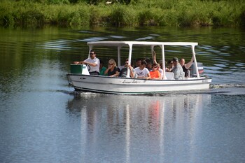 lamanai landings hotel and marina