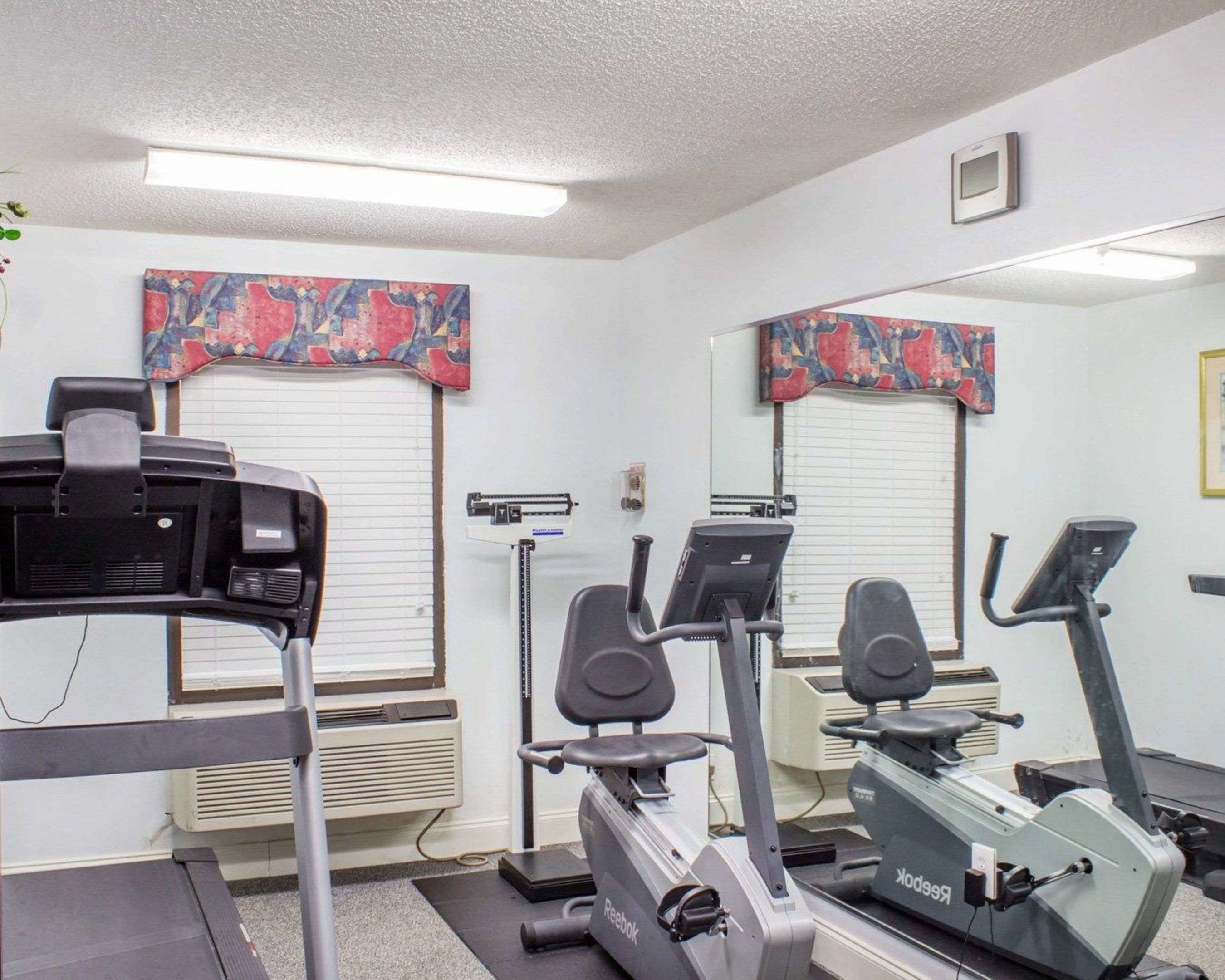 econo lodge raleigh near walnut creek amphitheatre