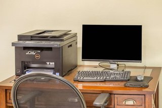 econo lodge raleigh near walnut creek amphitheatre