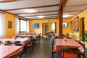 lake lodge hostel