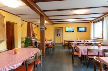 lake lodge hostel