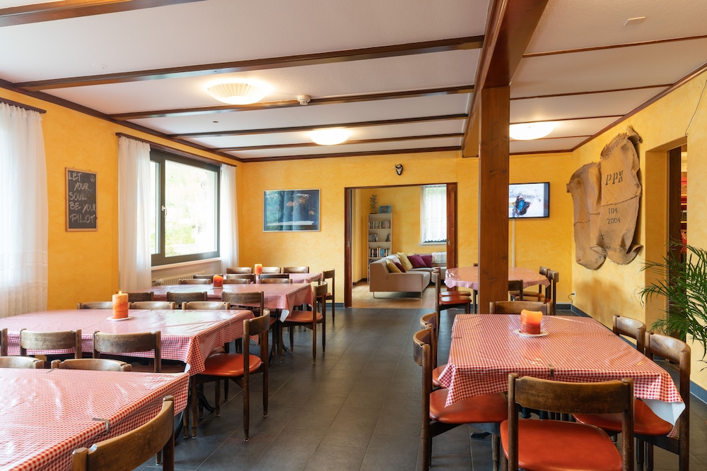 lake lodge hostel