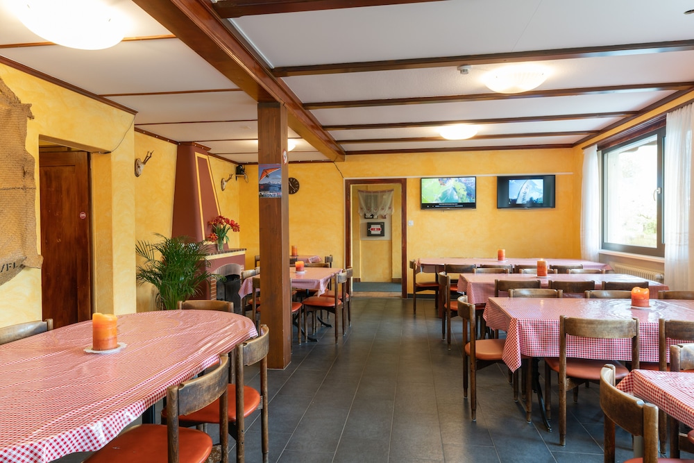 lake lodge hostel