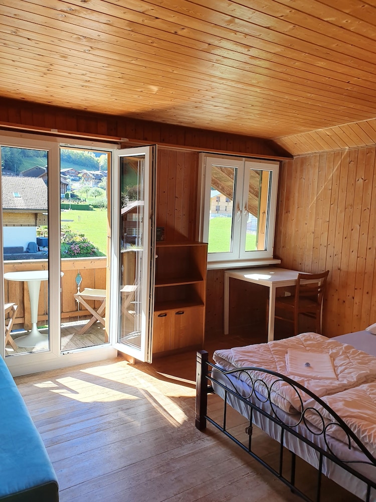 lake lodge hostel
