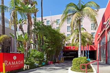 ramada plaza by wyndham west hollywood hotel and suites