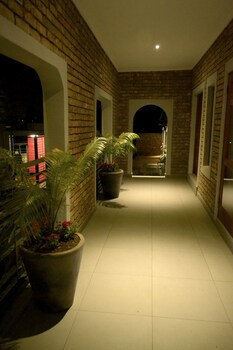 yalla yalla boutique hotel