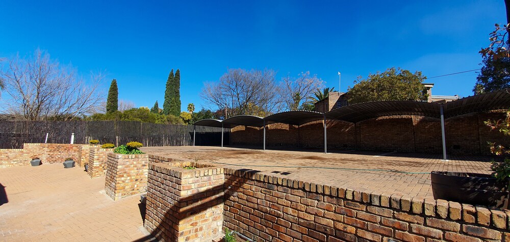 yalla yalla boutique hotel