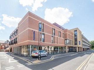 travelodge harrogate west park