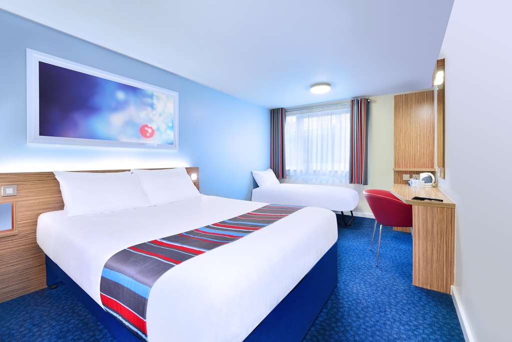travelodge london raynes park